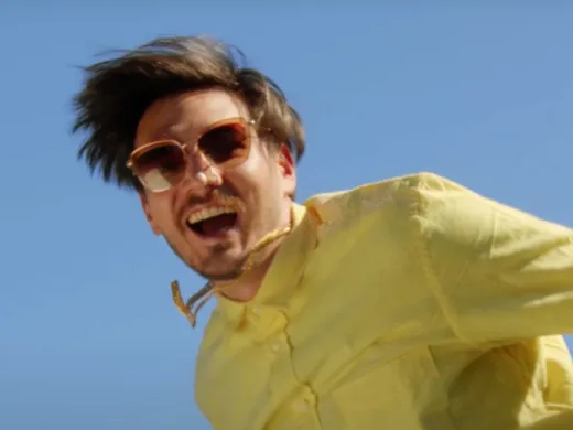 Clip : Hugo Roth Raza – Fais pas ci fais pas ça