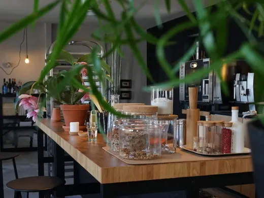 Sur(tout), la table confidentielle