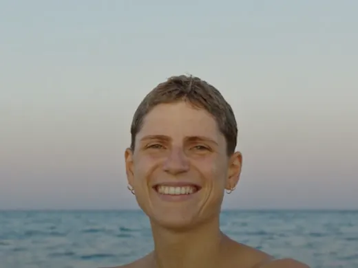 Clip : Claire Faravarjoo – Je t&rsquo;aimais, je t&rsquo;aime, je t&rsquo;aimerai