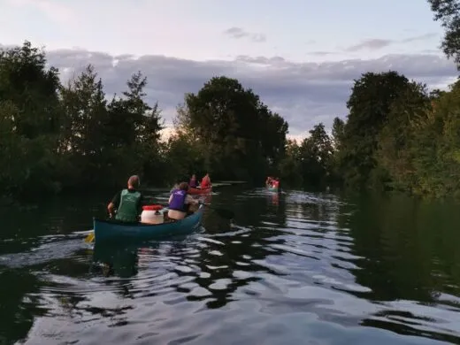 Des balades en canoë à la tombée de la nuit ou au petit jour