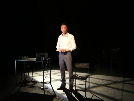 La magie lente de la psychanalyse au TAPS Scala