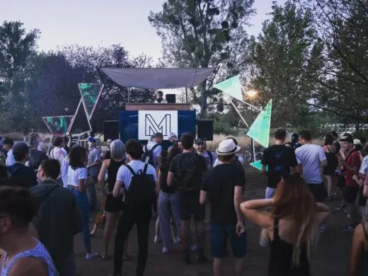 Musique électro et arts visuels : Merci Beaucoup fête ses 5 ans