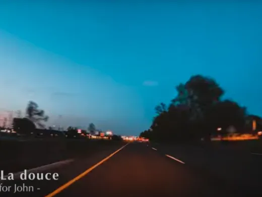 Clip : Caroline La douce – Waiting for John