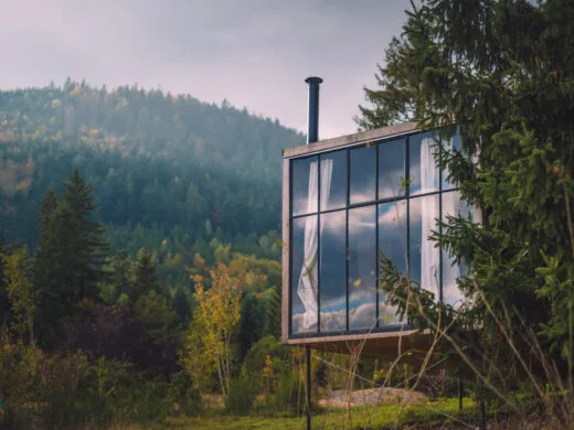 Déconnexion et retour à la nature : découvrez le village de cabanes Nutchel
