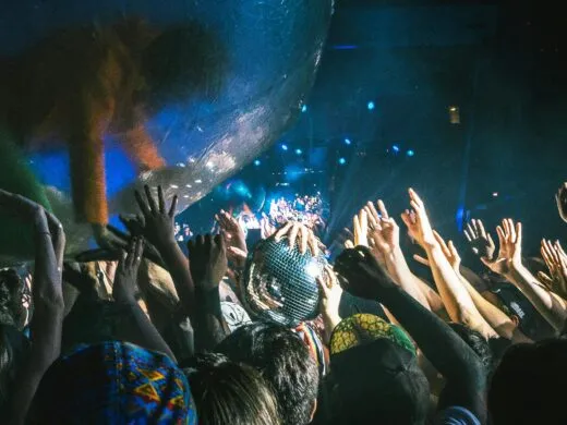 Retour vers le passé : (re)vivez les années 2000 à travers plusieurs concerts