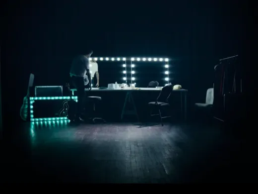 Clip : Amoure – Téléphone