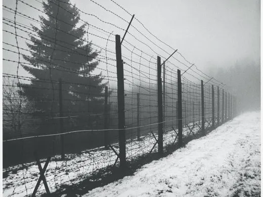 Michael Kenna, photographies du camp de concentration de Natzweiler – du 16 novembre au 15 mars – Natzwiller