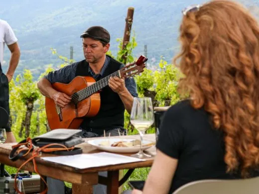 8 dates au cœur des vignes alsaciennes entre bar éphémère, food locale, DJ sets et ateliers inédits