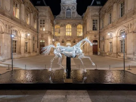 Après avoir galopé sur la Seine lors de la cérémonie d’ouverture des JO de Paris, ZEUS s’installe à Strasbourg