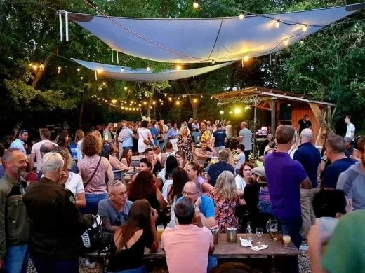 Le Schnakeloch : le bar éphémère qui fait vibrer Rosheim tout l&rsquo;été