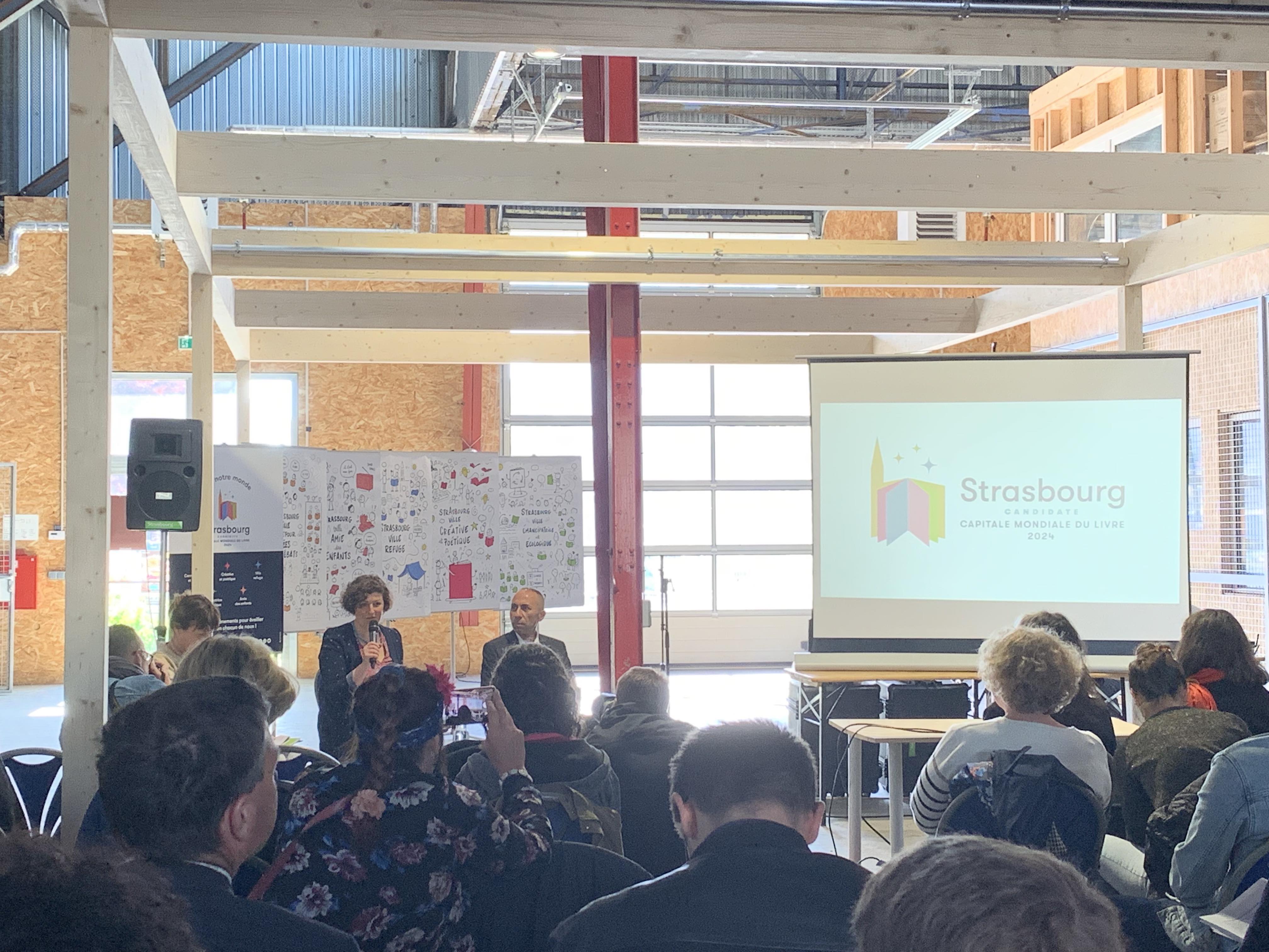 Jeanne Barseghian lors de la conférence de presse de présentation de la candidature pour Strasbourg, Capitale Mondiale du Livre